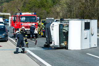 Wohnwagen auf der Westautobahn umgestürzt wohnwagen_unfall-a120.jpg