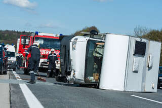 Wohnwagen auf der Westautobahn umgestürzt wohnwagen_unfall-a121.jpg