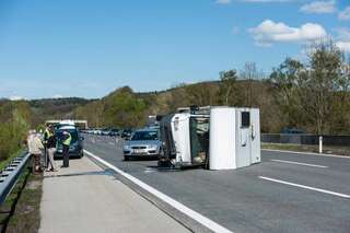 Wohnwagen auf der Westautobahn umgestürzt wohnwagen_unfall_a1_03.jpg