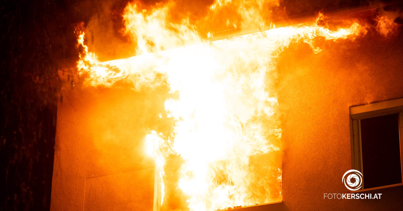 Titelbild: Brand in Mehrparteienhaus in Ansfelden