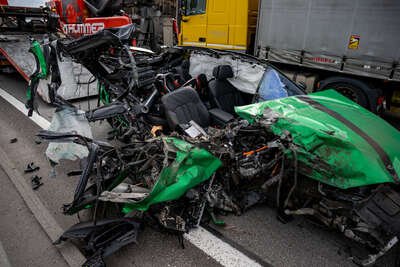A25: Fahrzeug bei Unfall völlig zerstört - Lenker leicht verletzt FOKE-2023042609382979-036.jpg