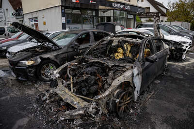 Feuer bei Autohändler: Feuerwehr verhindert größeren Schaden FOKE-2023042707203023-003.jpg