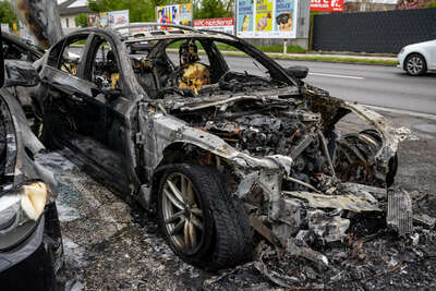 Feuer bei Autohändler: Feuerwehr verhindert größeren Schaden FOKE-2023042707223028-007.jpg