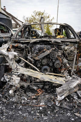 Feuer bei Autohändler: Feuerwehr verhindert größeren Schaden FOKE-2023042707273042-021.jpg