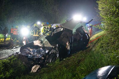 Verkehrsunfall mit zwei Verletzten Personen auf der Schörflinger Bundesstraße DSC-6658.jpg
