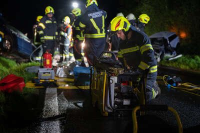 Verkehrsunfall mit zwei Verletzten Personen auf der Schörflinger Bundesstraße DSC-6665.jpg