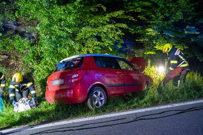 Verkehrsunfall in Tragwein – Fahrzeug in Böschung geschleudert BRANDSTAETTER-20230507-13-Bearbeitet.jpg