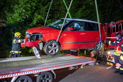 Verkehrsunfall in Tragwein – Fahrzeug in Böschung geschleudert BRANDSTAETTER-20230507-53.jpg