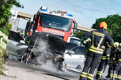 Fahrzeugbrand auf der A1 in Enns FOKE-2023051316202791-015.jpg