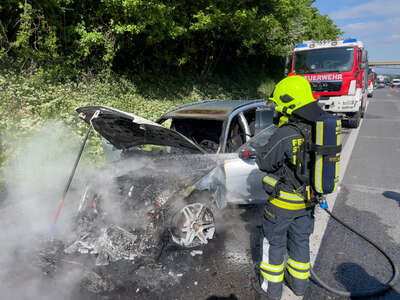 Fahrzeugbrand auf der A1 in Enns FOKE-2023051316246126-021.jpg