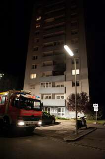 Feuerwehr findet tote Frau bei Brand in Hochhaus brand-hochhaus_01.jpg