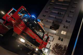 Feuerwehr findet tote Frau bei Brand in Hochhaus brand-hochhaus_07.jpg