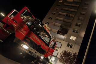 Feuerwehr findet tote Frau bei Brand in Hochhaus brand-hochhaus_08.jpg