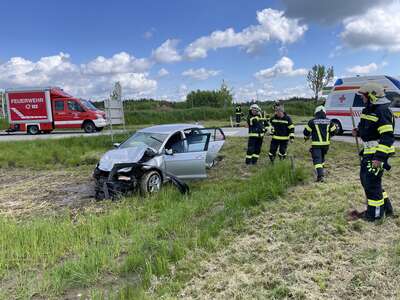 Verkehrsunfall in Taiskirchen im Innkreis: Rettungshubschrauber im Einsatz fkstore-65973.jpg