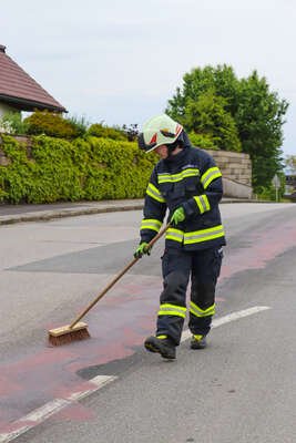 Ölspur in Leonding: Feuerwehr und Gemeinde im Einsatz TEAM-2023051714477231-003.jpg