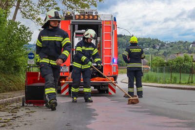Ölspur in Leonding: Feuerwehr und Gemeinde im Einsatz TEAM-2023051714487235-004.jpg