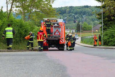 Ölspur in Leonding: Feuerwehr und Gemeinde im Einsatz TEAM-2023051714507244-011.jpg