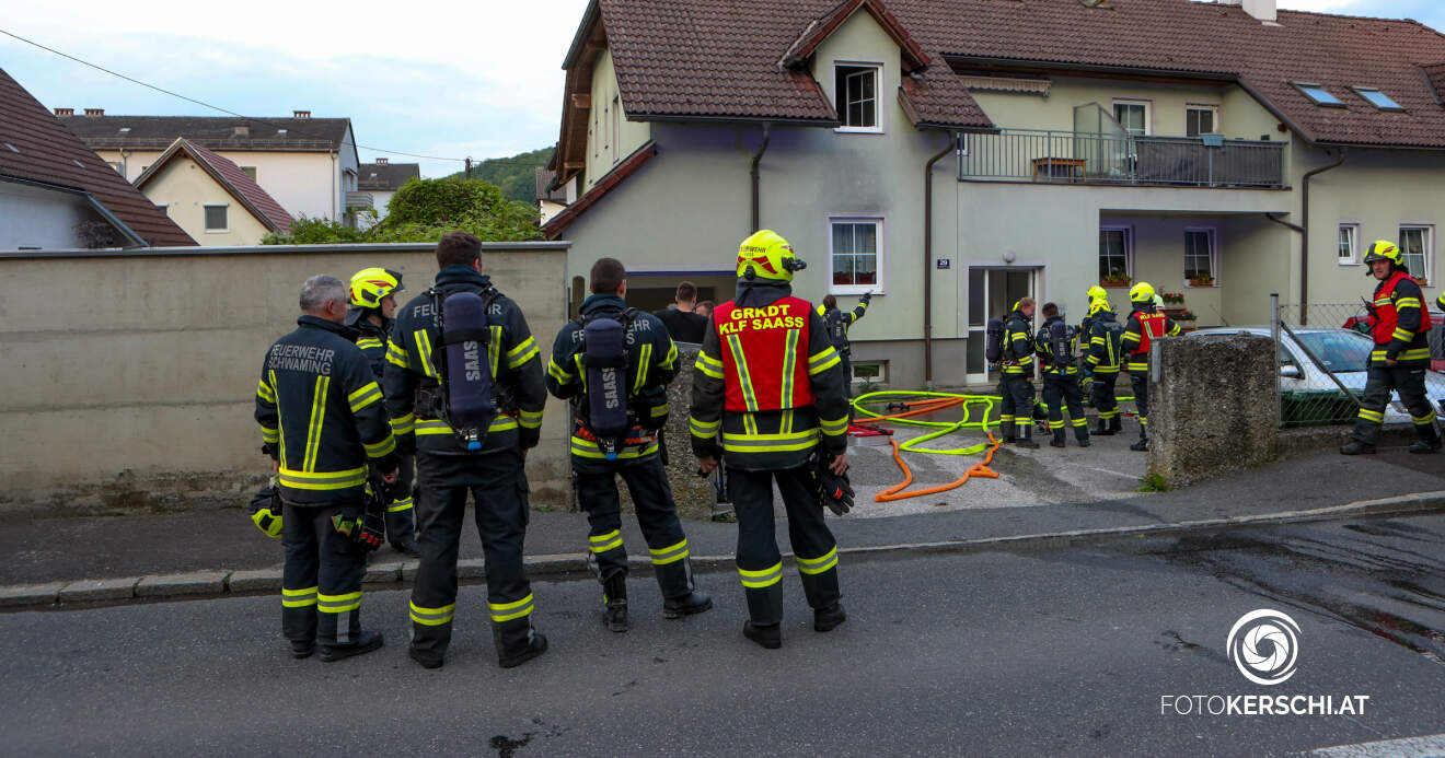 Titelbild: Wohnungsbrand - Feuerwehren arbeiten erfolgreich zusammen