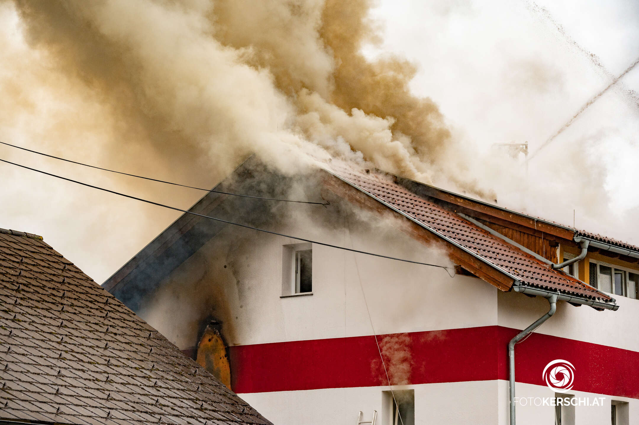 Dachstuhl von Einfamilienhaus brannte