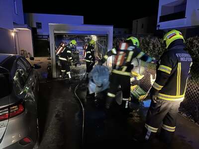 Brand eines elektrischen Rasenmähers in einer Garage in Wolfen photo-6003649717965274985-y.jpg