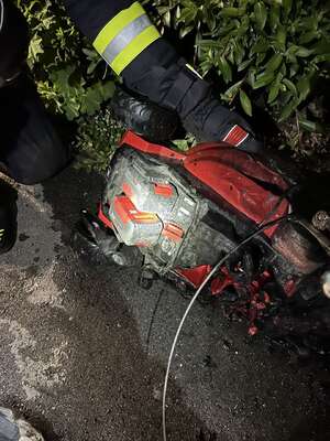 Brand eines elektrischen Rasenmähers in einer Garage in Wolfen photo-6003649717965274987-y.jpg