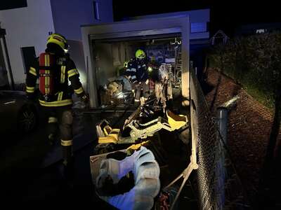 Brand eines elektrischen Rasenmähers in einer Garage in Wolfen photo-6003649717965274986-y.jpg