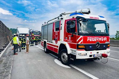 Fahrzeugbrand auf der Westautobahn erfolgreich eingedämmt FOKE-2023052308426303-004.jpg