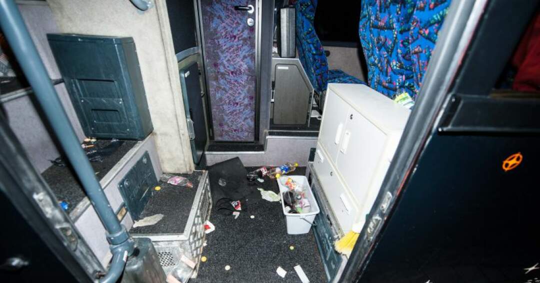 Titelbild: Polizei stoppte Lask-Fanbus - Bus erheblich beschädig