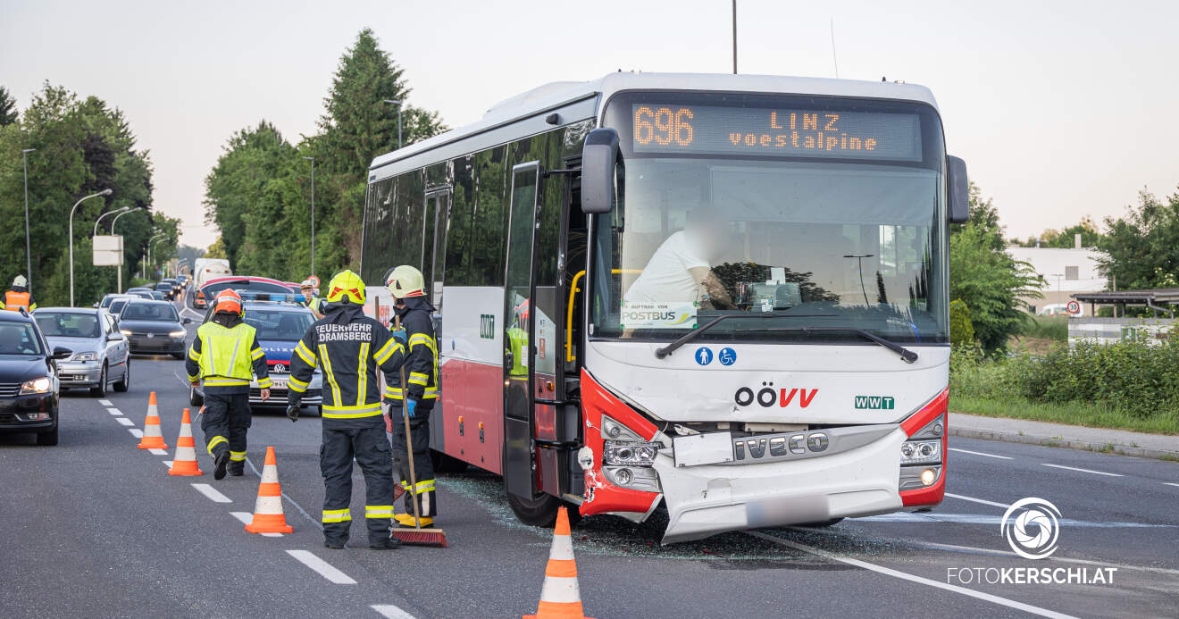 Auffahrunfall mit Linienbus auf der B129 Höhe Mühlbachkreuzung in Wilhering