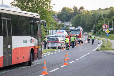 Auffahrunfall mit Linienbus auf der B129 Höhe Mühlbachkreuzung in Wilhering BAYER-AB2-2827.jpg