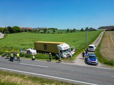 Tödlicher Verkehrsunfall zwischen LKW und Kleintransporter FOKE-2023053114300095-024.jpg