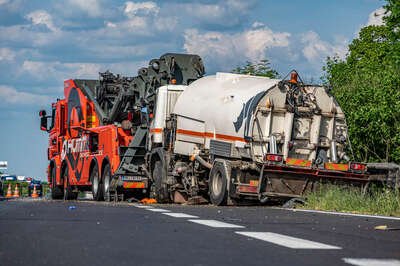 Schwerer LKW-Unfall auf der A25 führt zu Totalsperre und Verkehrsbehinderungen DSC-6524.jpg