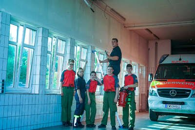 Jugendfeuerwehr beweist Mut und Einsatzbereitschaft bei Brand im eigenen Feuerwehrhaus TEAM-2023060117181343-007.jpg