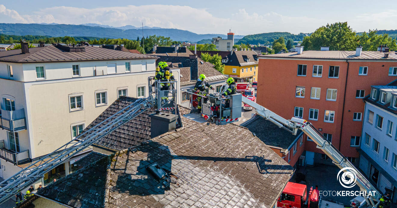 Zimmerbrand im Ortszentrum von Attnang-Puchheim-Drei Feuerwehren im Einsatz