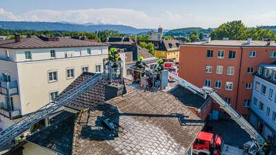 Zimmerbrand im Ortszentrum von Attnang-Puchheim-Drei Feuerwehren im Einsatz DJI-0671.jpg