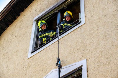 Zimmerbrand im Ortszentrum von Attnang-Puchheim-Drei Feuerwehren im Einsatz DSC-6626.jpg