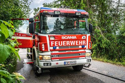 Böschungsbrand in Pregarten erfolgreich von Passanten gelöscht - Feuerwehr im Einsatz Brand-Flur-Baum-Boeschung-04-06-2023-6485.jpg