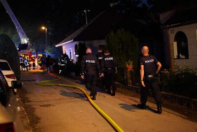 Feuerwehreinsatz in Hagenberg: Brand auf Einfamilienhaus-Dach PANC-20230606000068838-008.jpg