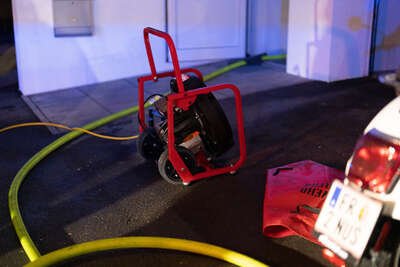 Feuerwehreinsatz in Hagenberg: Brand auf Einfamilienhaus-Dach PANC-20230606000068840-010.jpg