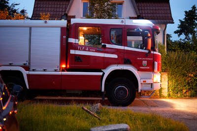 Feuerwehreinsatz in Hagenberg: Brand auf Einfamilienhaus-Dach PANC-20230606000068842-012.jpg