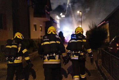 Feuerwehreinsatz in Hagenberg: Brand auf Einfamilienhaus-Dach PANC-20230606000068844-014.jpg