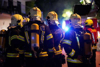 Feuerwehreinsatz in Hagenberg: Brand auf Einfamilienhaus-Dach PANC-20230606000068846-016.jpg