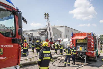 Großbrand in Gewerbebetrieb in Fraham BAYER-AB2-2884.jpg