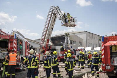 Großbrand in Gewerbebetrieb in Fraham BAYER-AB2-3005.jpg