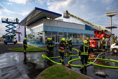 Brand in Gewerbebetrieb erfolgreich gelöscht - Feuerwehren verhindern Großbrand FOKE-2023060918290806-006.jpg