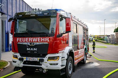 Brand in Gewerbebetrieb erfolgreich gelöscht - Feuerwehren verhindern Großbrand FOKE-2023060918420829-029.jpg