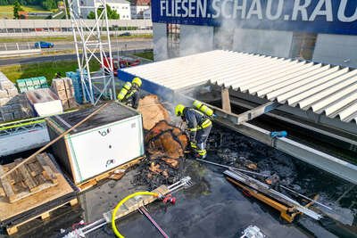 Brand in Gewerbebetrieb erfolgreich gelöscht - Feuerwehren verhindern Großbrand IMG-6689.jpg