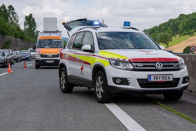 Verkehrsunfall auf der A1-Hund "Emil" von Feuerwehr betreut DSC-1534.jpg