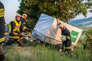 Von Autobahn abgekommen: Deutsche Familie verletzt autouberschlag-a8_07.jpg