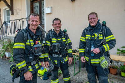 Zimmerbrand in Scharnstein-Drei Feuerwehren im Löscheinsatz. DSC-8983.jpg